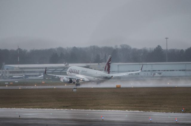 Airbus A320 (A7-AHY)