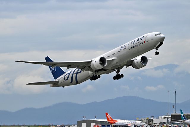 BOEING 777-300 (F-GZNN)