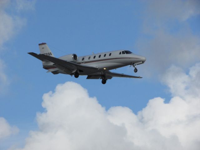 Cessna Citation Excel/XLS (N679QS) - Landing on RWY 20R