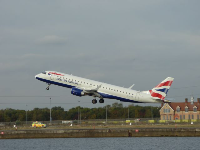 Embraer ERJ-190 (G-LCYM)