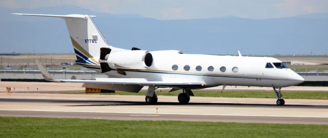 Gulfstream Aerospace Gulfstream IV (N77WL) - Touchdown on 35L.