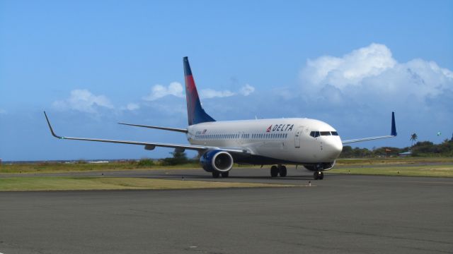 Boeing 737-800 (N376DA)