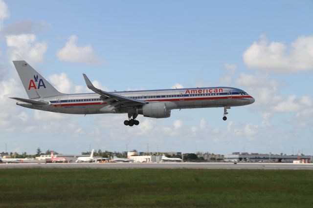 BOEING 767-200 (N694AN)
