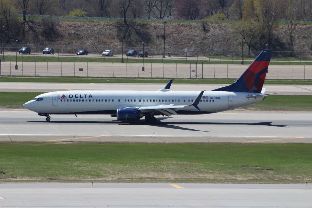 Boeing 737-900 (N826DN)