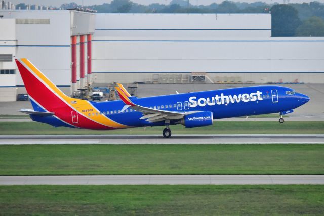 Boeing 737-800 (N8550Q) - 08-27-22 5-L departure.