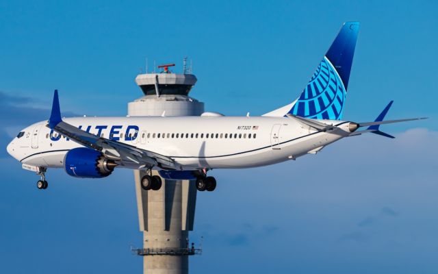 Boeing 737 MAX 8 (N17320)