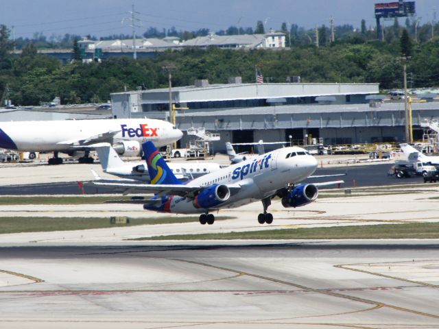 Airbus A319 (N502NK)