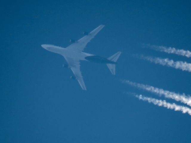 Boeing 747-400 (N464MC)