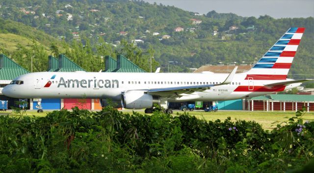 Boeing 757-200 (N189AN)