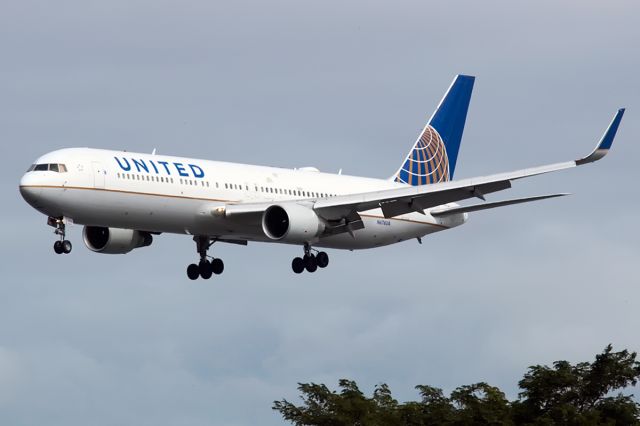 N676UA —