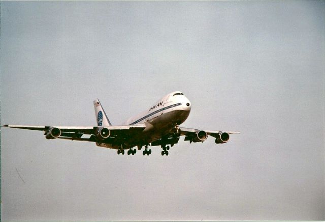 BOEING 747-100 —