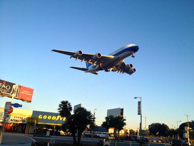 Airbus A380-800 — - Plane spotting LAX