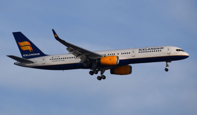 Boeing 757-200 (TF-ISY)