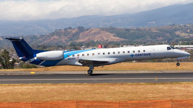 Embraer ERJ-145 (N16919)