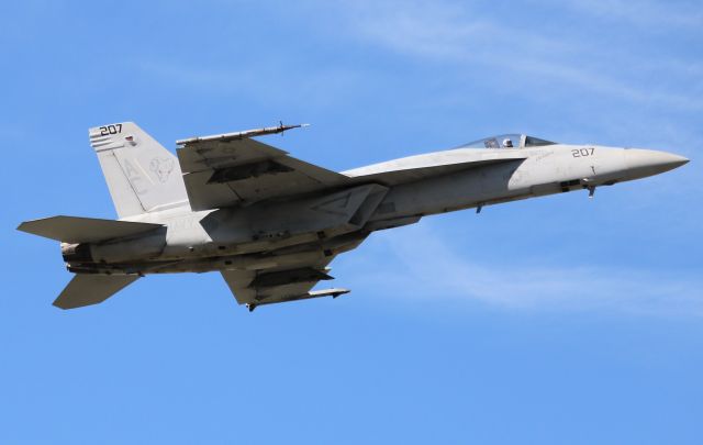 McDonnell Douglas FA-18 Hornet (16-6775)