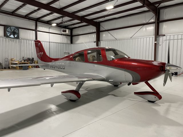 Cirrus SR-22 (N548EB)