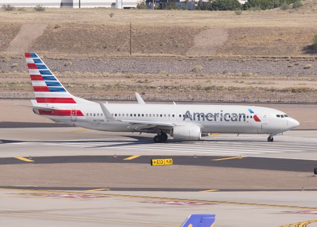 Boeing 737-800 (N879NN)