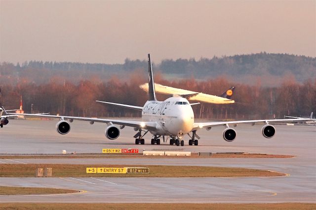 Boeing 747-200 —