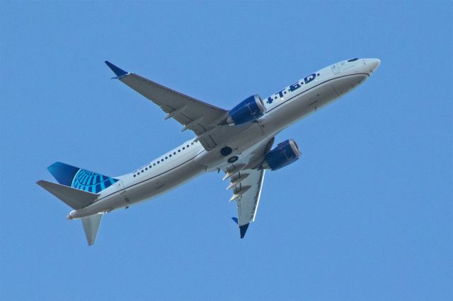 Boeing 737 MAX 8 (N27256) - Subject aircraft, N27256, operating as UAL557/UA557, photographed on 19-Oct-2021 at 1616HrsEDT over Northern New Jersey while enroute from Houston, TX, (IAH), to Newark, NJ, (EWR).