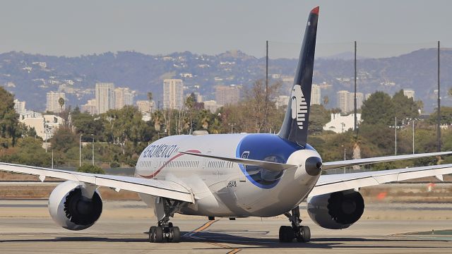 Boeing 787-8 (N966AM)