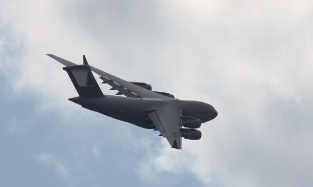 Boeing Globemaster III — - Doing touch and gos