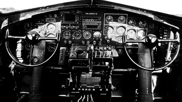 Boeing B-17 Flying Fortress ( 231909) - B-17 "Nine O Nine" cockpit, static display in Winter Haven, FL