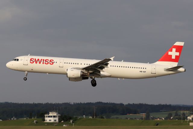 Airbus A321 (HB-IOF)