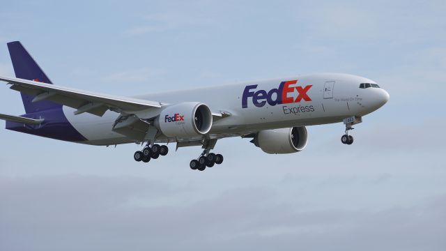 Boeing 777-200 (N863FD) - BOE059 on final approach to runway 16R to complete a test flight on 2/23/12.