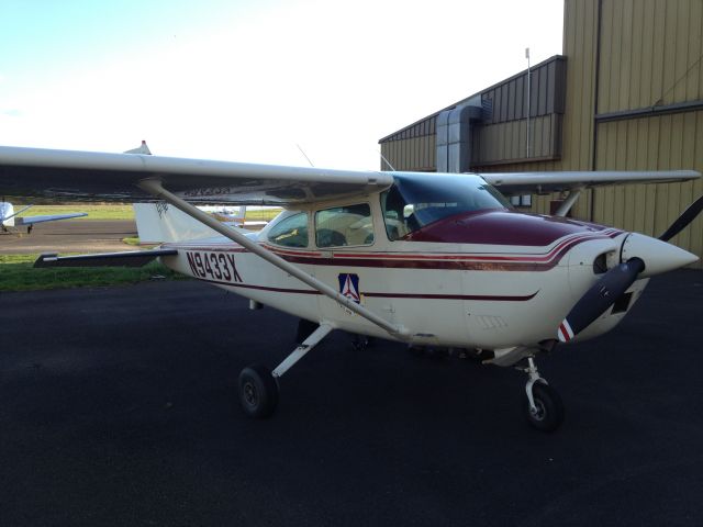 Cessna Skylane (N9433X)