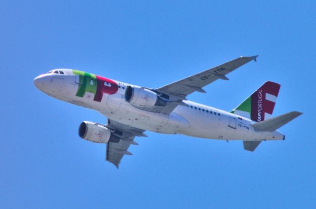 Airbus A319 (CS-TTN) - 2009