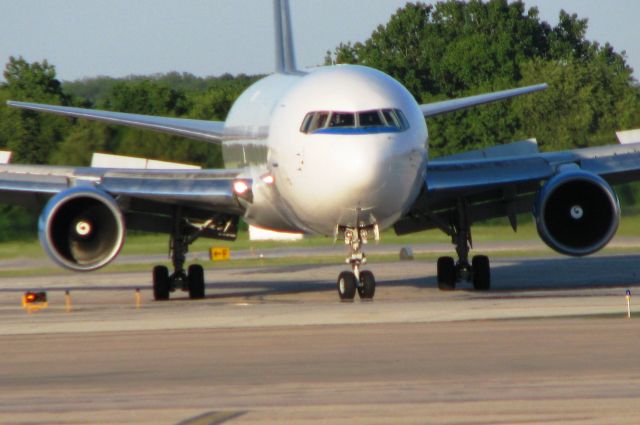 N158BK — - Ryan Intl B767-300 taxing to the gate at RFD