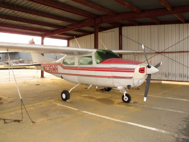 Beechcraft Baron (58) (N235WH) - The two ten is a great personal travel aircraft!