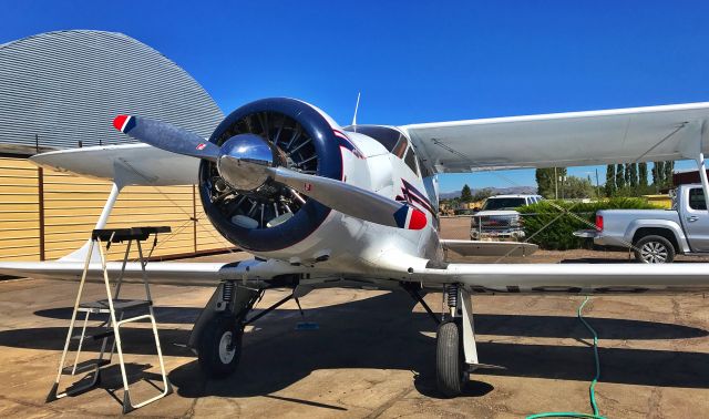 — — - N9873H - 1943 Beech D17S