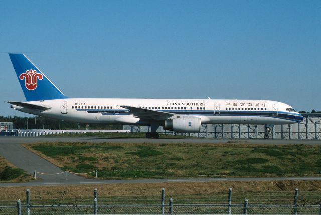 Boeing 757-200 (B-2811) - Taxing at Narita Intl Airport on 2003/11/14