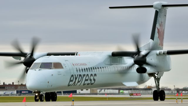 de Havilland Dash 8-400 (C-FSRW)