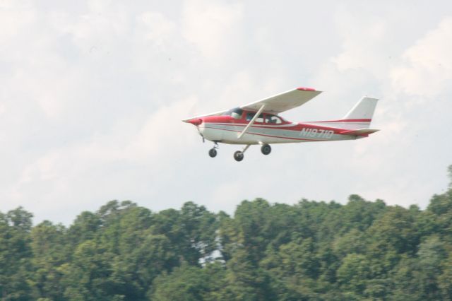 Cessna Skyhawk (N19710)