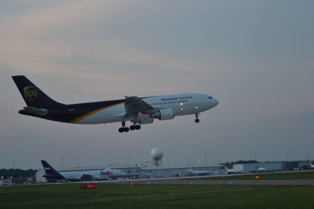 Airbus A300F4-600 (N121UP) - UPS492 arriving KFSD from KSDF - 6-7-2012