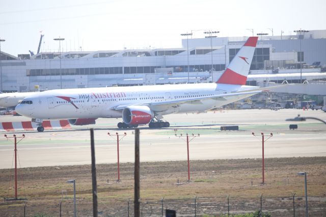 Boeing 777-200 (OE-LPD)