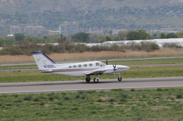 Cessna 421 (N100L) - A rad Golden Eagle taking off! Best viewed in full. 