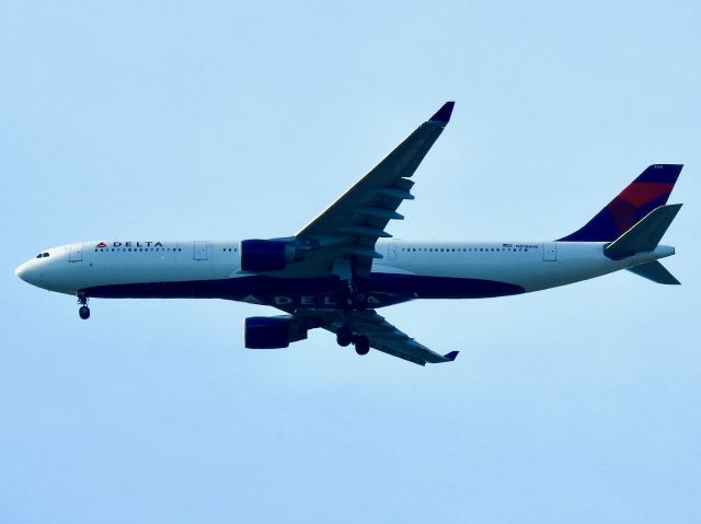 Airbus A330-300 (N818NW)