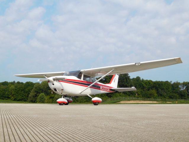 Cessna Skyhawk (N3285L)