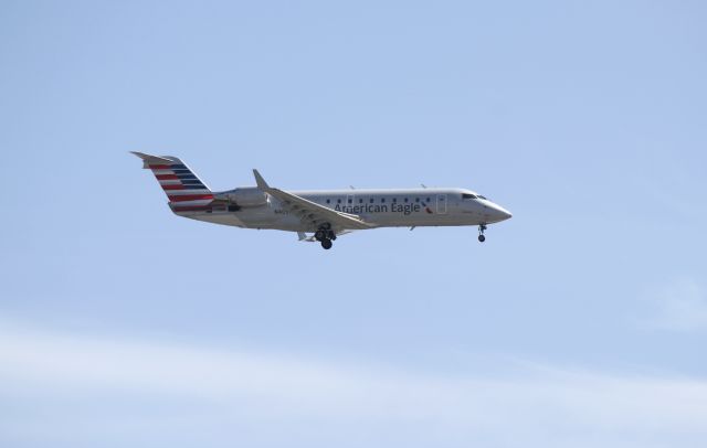 Canadair Regional Jet CRJ-200 (N405AW) - American 3851 from Philadelphia.   