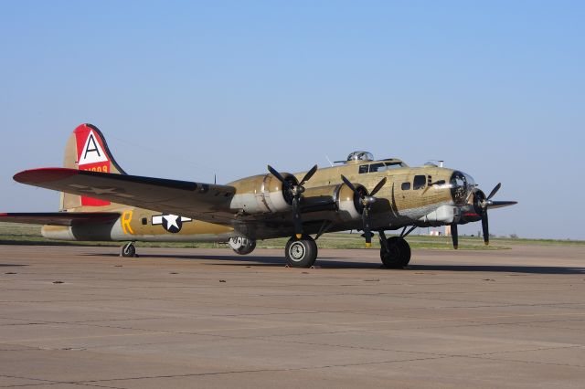 Boeing B-17 Flying Fortress (N93012)