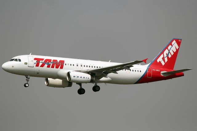 Airbus A320 (PR-MBZ)