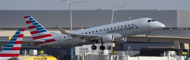 Embraer 170/175 (N236NN) - phoenix sky harbor international airport 08APR21