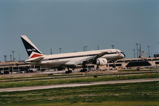 Boeing 757-200 (N669DN) - Delta B-757 landing at KDFW