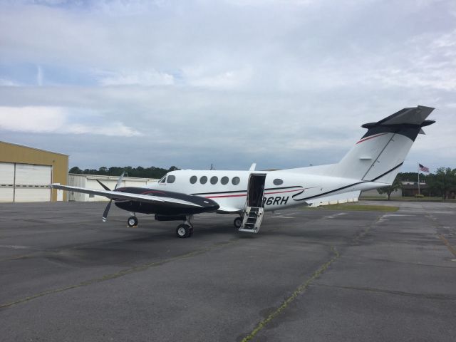 Beechcraft Super King Air 200 (N106RH)