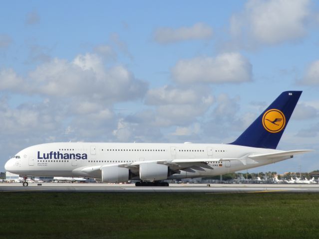 Airbus A380-800 (D-AIMA)