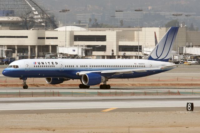 Boeing 757-200 (N501UA)