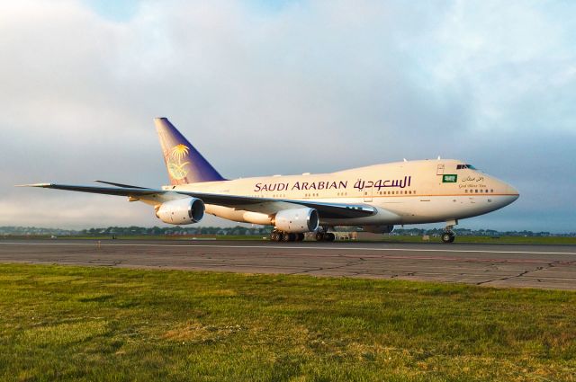 BOEING 747SP (HZHM1B) - Saudi Arabian B747SP VIP flight as the fog rolls in 